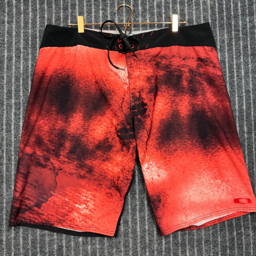 Oakley Mens 40 Red Black Tie Dye Graphic Board Shorts Swim Trunks (2470)